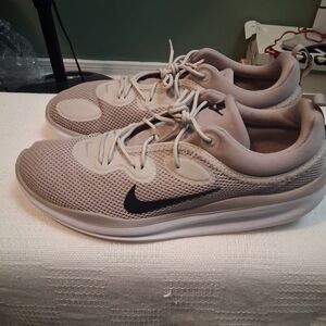 Nike Men's Tan and Black Sneakers Size 12